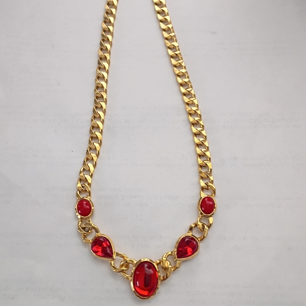 TRIFARI GOLD TONE NECKLACE WITH RED CABACHON AND RED RHINESTONES 8.5 DROP